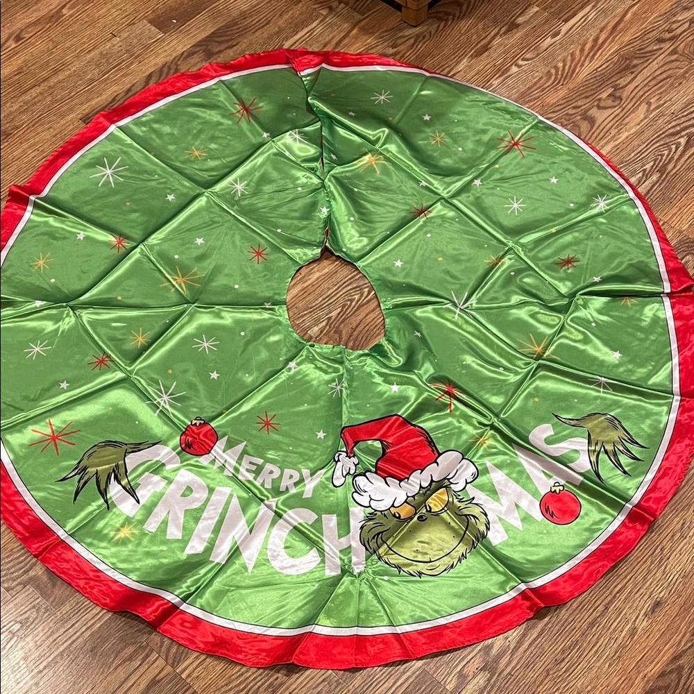 Dr. Seuss Green and Red Grinch Tree Skirt - Picture 1 of 2